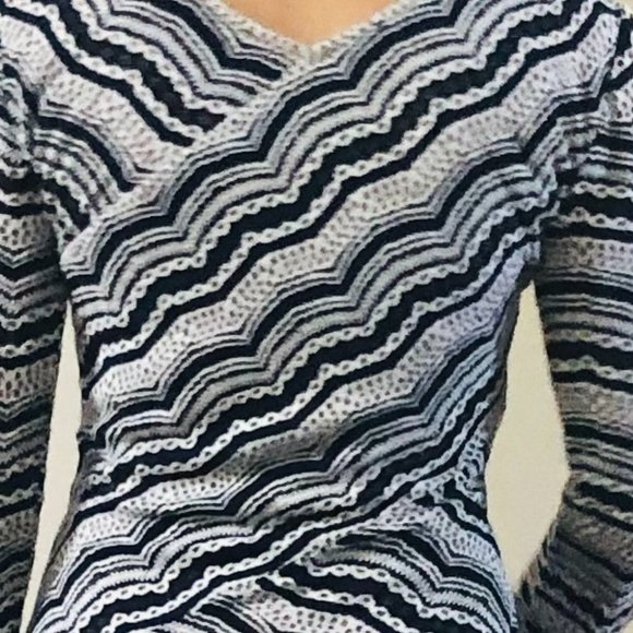 BCBG MAXAZRIA Navy Blue and White Cross Panel Dress Size Small - SEE VID… - Picture 7 of 13